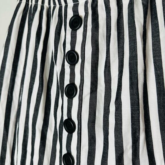 CUPCAKES AND CASHMERE Black White Striped Faux Front Button Midi Skirt Size 2 - Picture 6 of 8